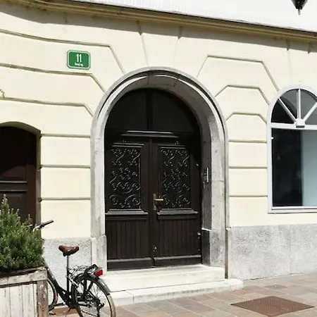 Lejlighed Stairway To *